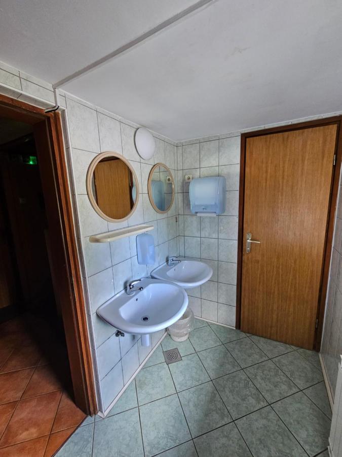 Ruska Koca Hotel Hočko Pohorje Екстериор снимка